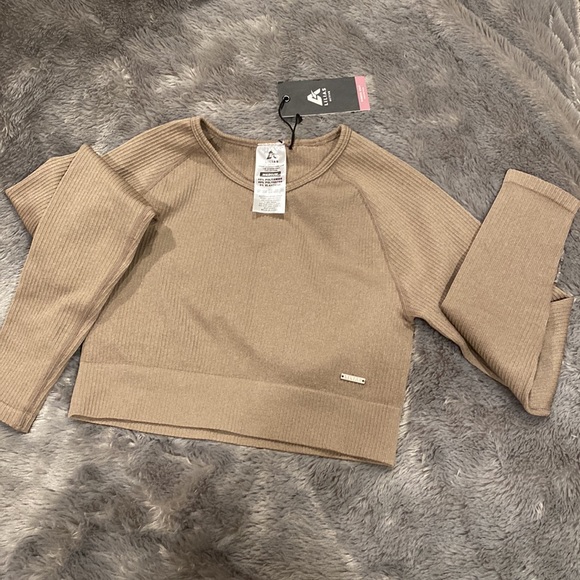 Lilia’s Active Ribbed Knit Set - Top and Pant - Size M & S - Picture 9 of 14